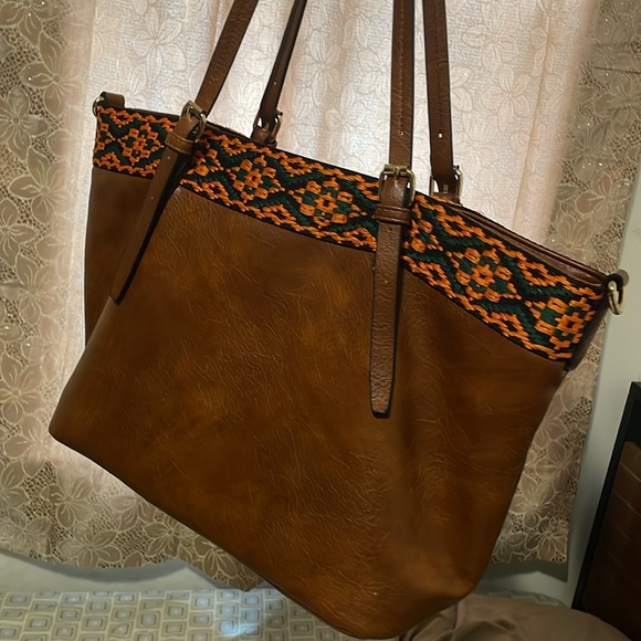 Used - Picture 2 of 3